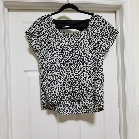 Lola's Collection Animal Print Top size Medium - Picture 5 of 9